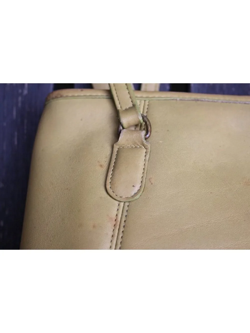 Coach Vintage - Medium Framed Pouch 9998 in Lime - USA 90s - Flaw (mold measles)